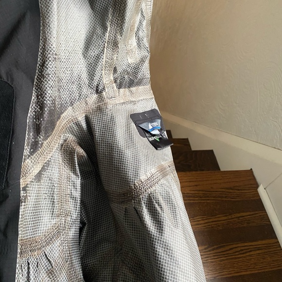 Black Mountain Equipment Co-op light Spring rain jacket. Women’s size small. - Picture 12 of 12